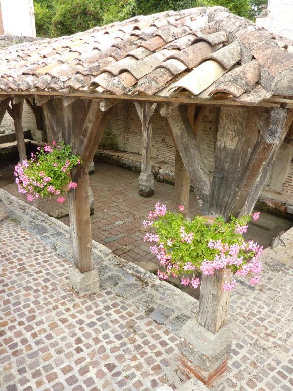 Le Dormeur Du Val Bed and Breakfast Le Mas-dʼAgenais Zewnętrze zdjęcie